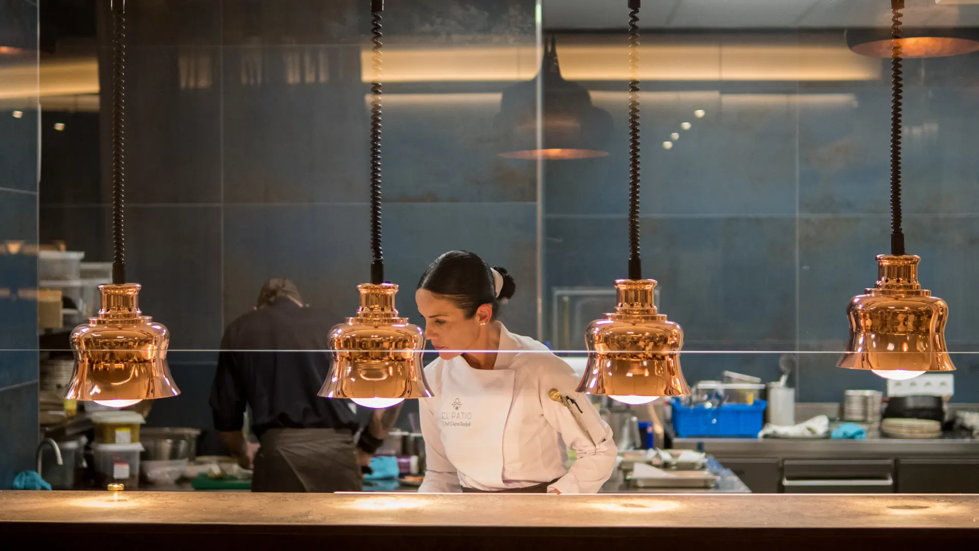 Menú del día y cocina abierta en El Patio, Tarifa